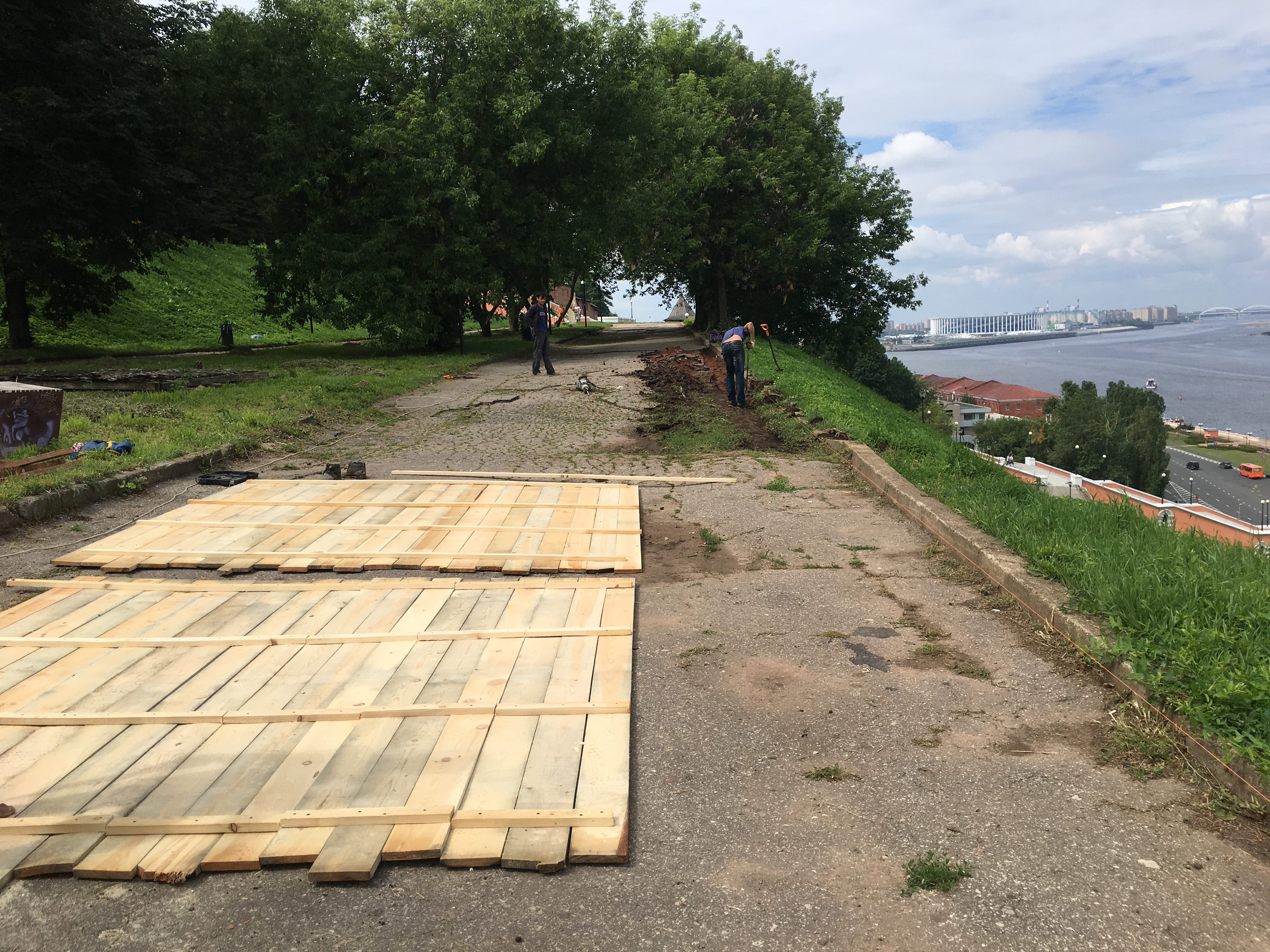 Проверка на прочность: как в Нижнем Новгороде восстанавливают разрушенные дождем дороги - фото 13