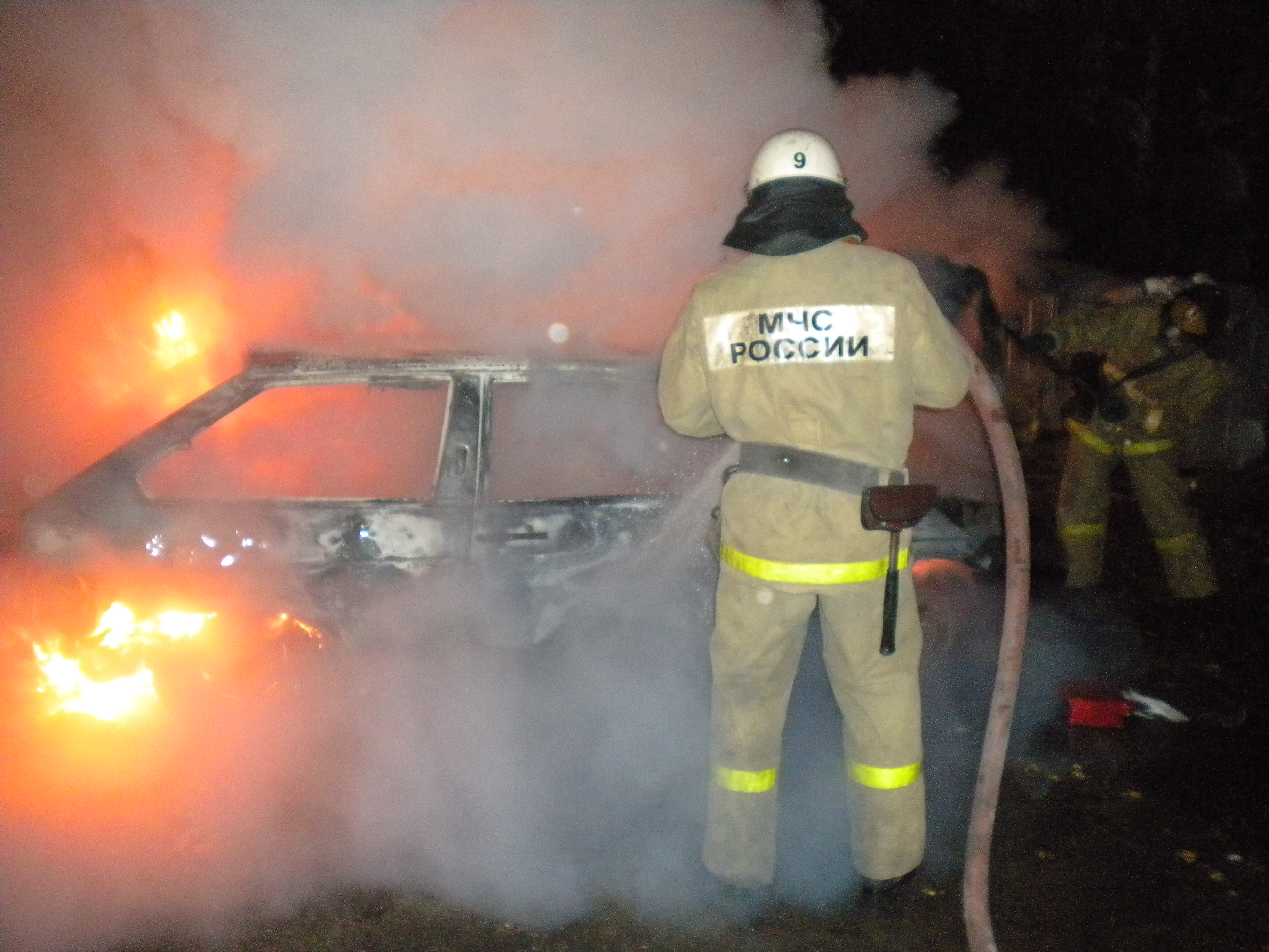Два автомобиля подожгли в Шатках