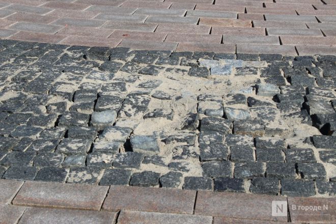 Ржавые урны и разбитая плитка: как пережили зиму знаковые места Нижнего Новгорода - фото 13