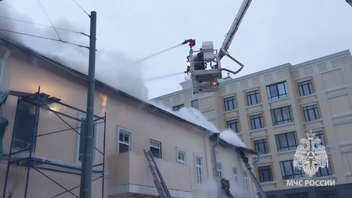 Открытое горение ликвидировано в реконструируемом доме в Нижегородском районе - фото 1
