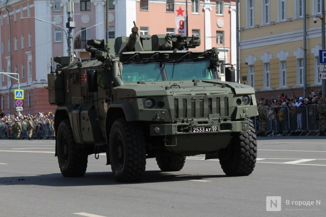 Фоторепортаж: парад в честь 80-й годовщины Победы прошел в Нижнем Новгороде - фото 255