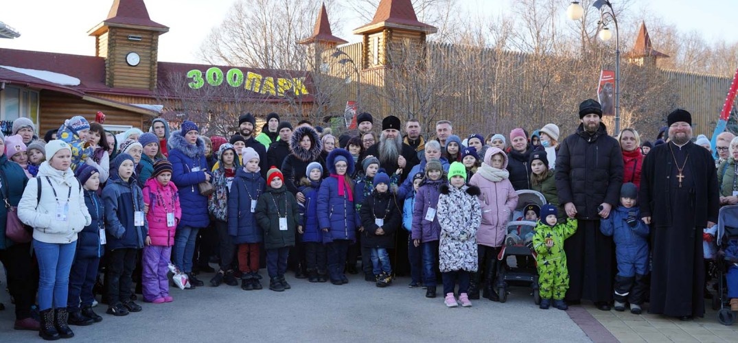 Беженцев с Донбасса отвели в нижегородский зоопарк - фото 1