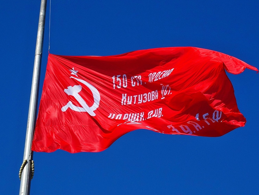 Законопроект фракции КПРФ о копии Знамени Победы принят в Нижегородской области - фото 1