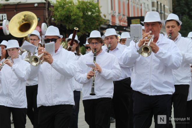 Духовые оркестры прошли парадом по главной улице Нижнего Новгорода - фото 10