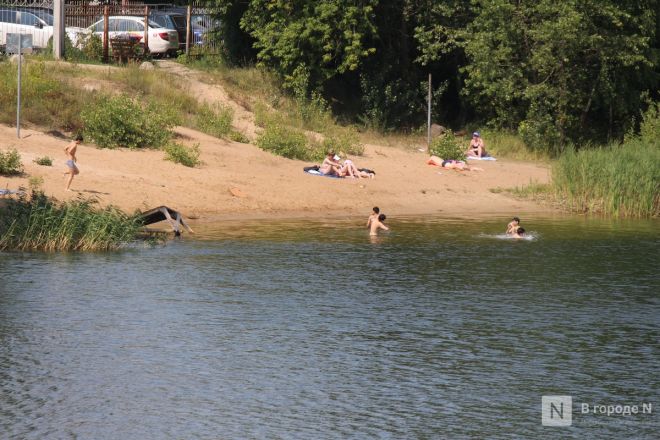 Спасение от адского пекла: фоторепортаж с пляжей Нижнего Новгорода - фото 47