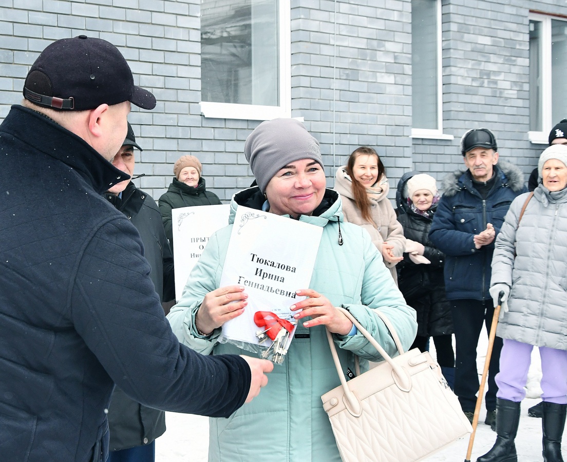 Более 100 переселенцев из аварийного жилья в Шахунье получили ключи от новых квартир