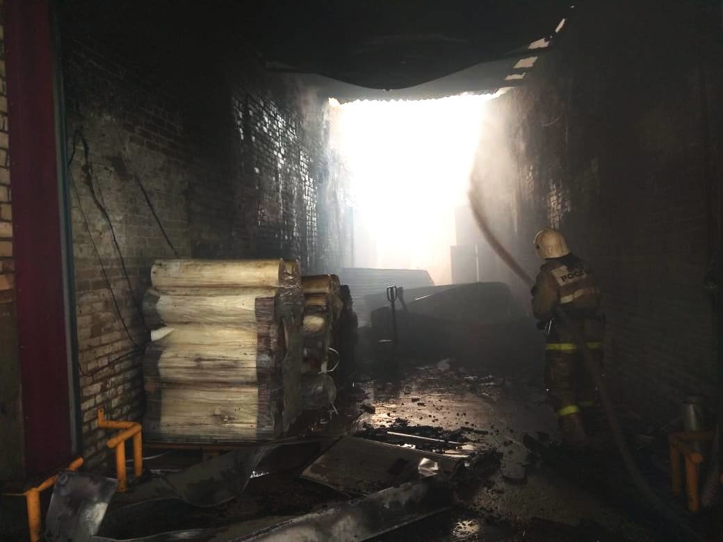 Пожарный поезд направлен на ликвидацию возгорания склада полиэтилена в Дзержинске - фото 1