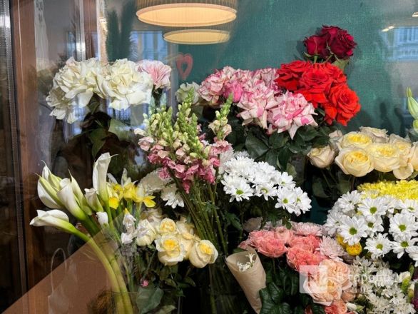 Мужчины, готовьтесь. Рассказываем, сколько стоят цветы к 8 марта в Нижнем Новгороде - фото 42