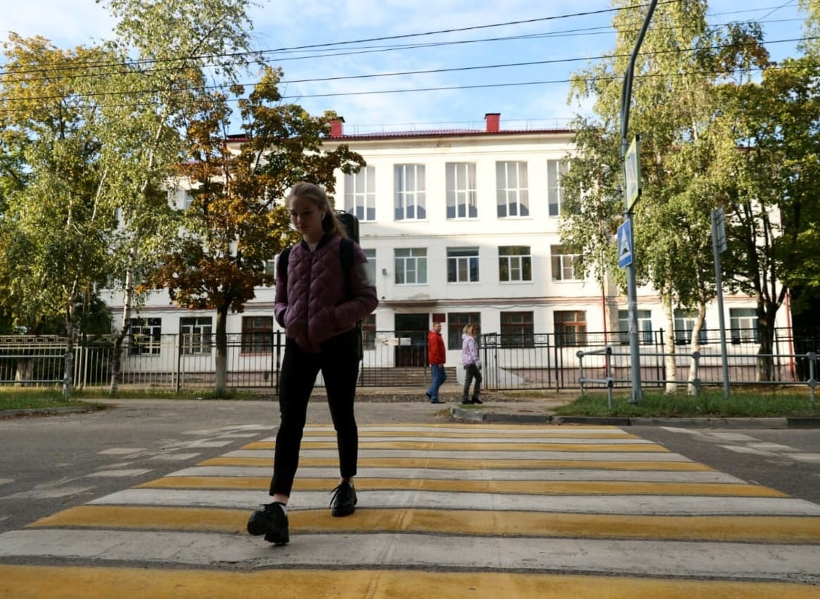 Дорожную разметку нанесли у школ и детских садов в Дзержинске - фото 1