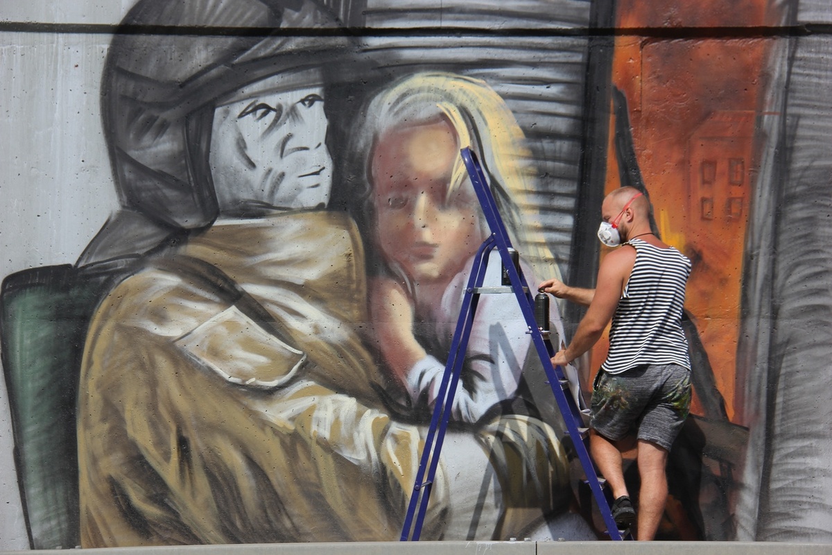 800-метровое граффити, посвященное работе МЧС, появилось на Окском съезде - фото 1