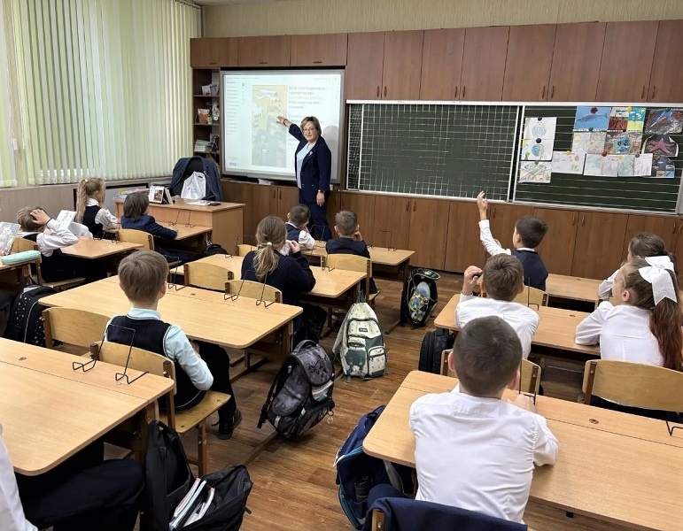 Энергетики «Т Плюс» провели урок энергобезопасности в гимназии № 38 Дзержинска - фото 1