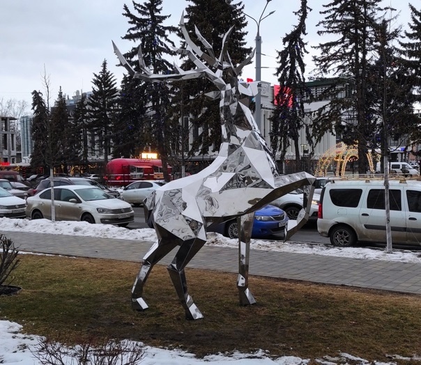Скульптура оленя появилась на улице Варварской в Нижнем Новгороде - фото 2