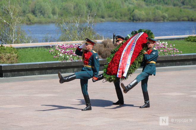 Без парада и салюта: как прошел День Победы в Нижнем Новгороде — фоторепортаж - фото 82