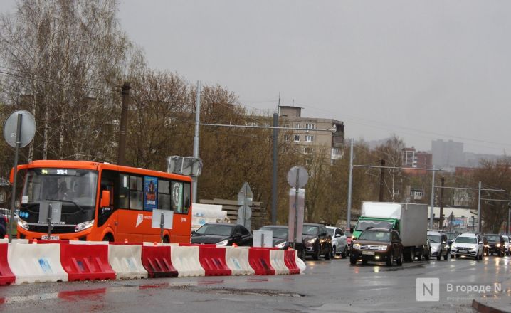 Огромные пробки возникли на перекрестке Ванеева &mdash; Сусловой в Нижнем Новгороде - фото 19