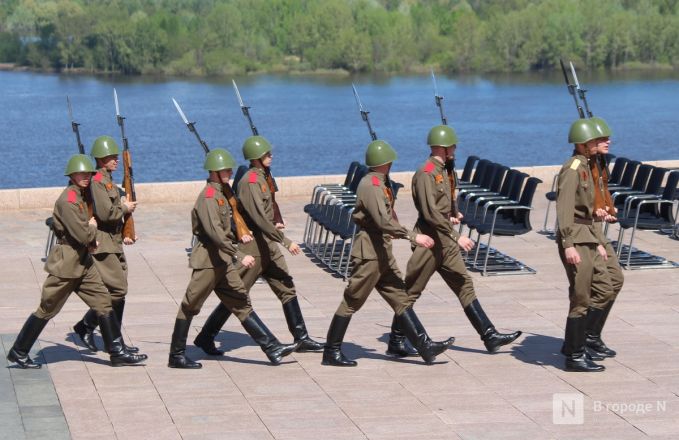 Без парада и салюта: как прошел День Победы в Нижнем Новгороде — фоторепортаж - фото 119