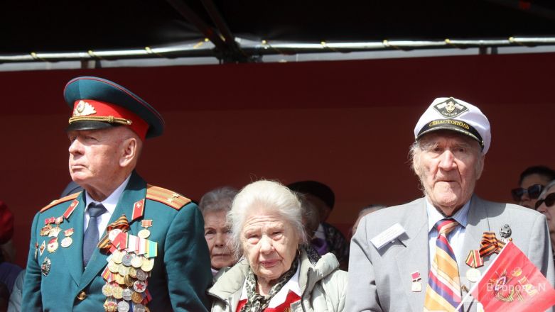 Фоторепортаж: парад в честь 80-й годовщины Победы прошел в Нижнем Новгороде - фото 143