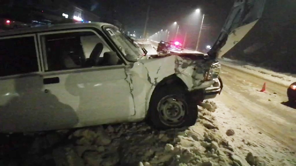 Два человека получили травмы в столкновении «Лады» и Volkswagen в Семенове