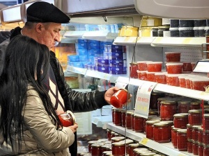 Роспотребнадзор рассказал, сколько некачественной икры продавалось в России в новогодние праздники