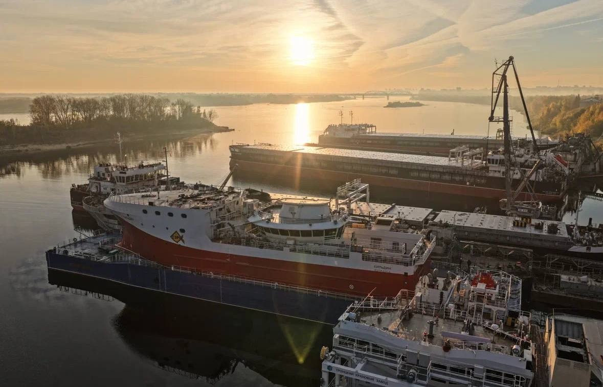 Краболов-процессор завода &laquo;Красное Сормово&raquo; отправился на достройку в Петербург - фото 1