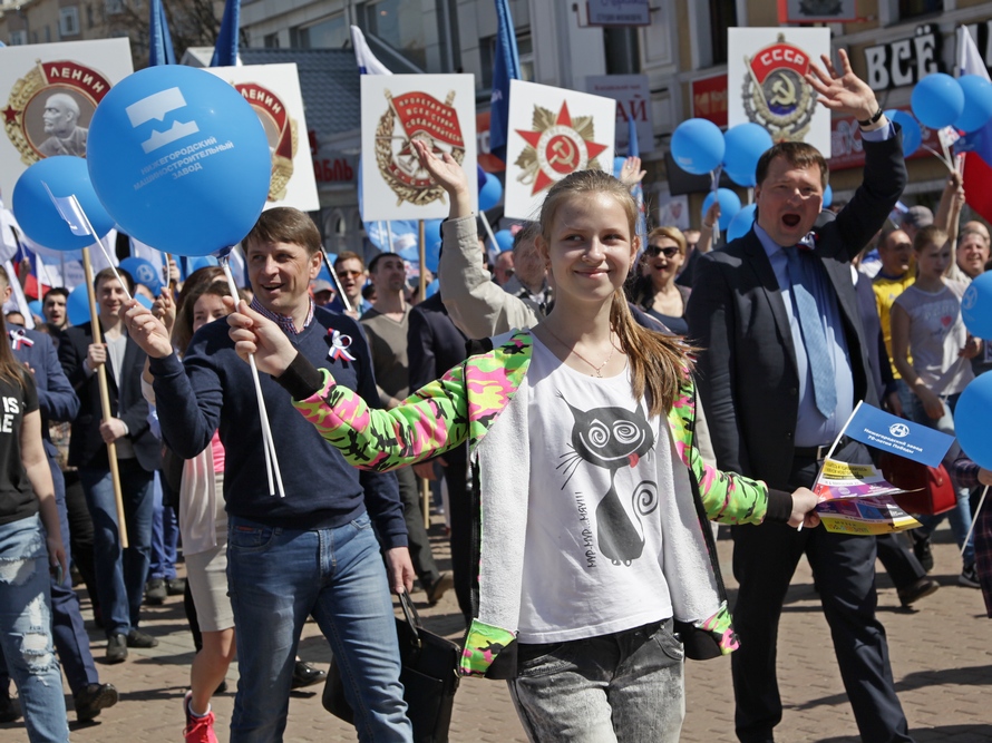 Десять тысяч нижегородцев приняли участие в первомайском шествии (ФОТО) - фото 3
