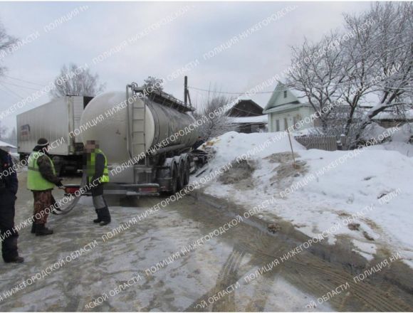Уголовное дело возбуждено по факту ДТП с участием грузовиков в Краснобаковском районе - фото 2