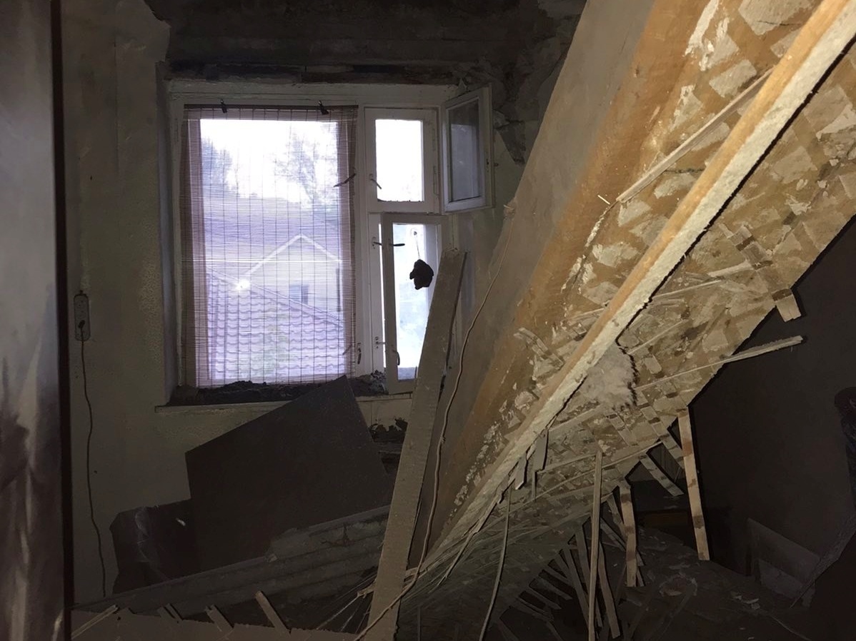 Потолок обвалился в жилом доме в Кстове