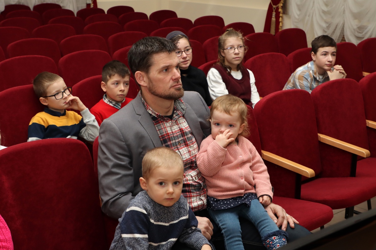 Канадской семье дали разрешение на временное проживание в Нижегородской области - фото 3