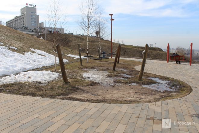 Трещит по швам: как выглядит центр Нижнего Новгорода после аномальной зимы — фоторепортаж - фото 119