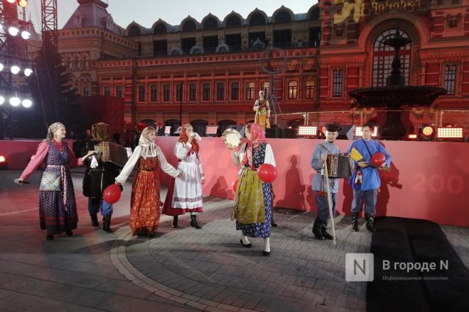 Иммерсивное шоу в постановке Ильи Авербуха состоялось в день 200-летия Нижегородской ярмарки - фото 17