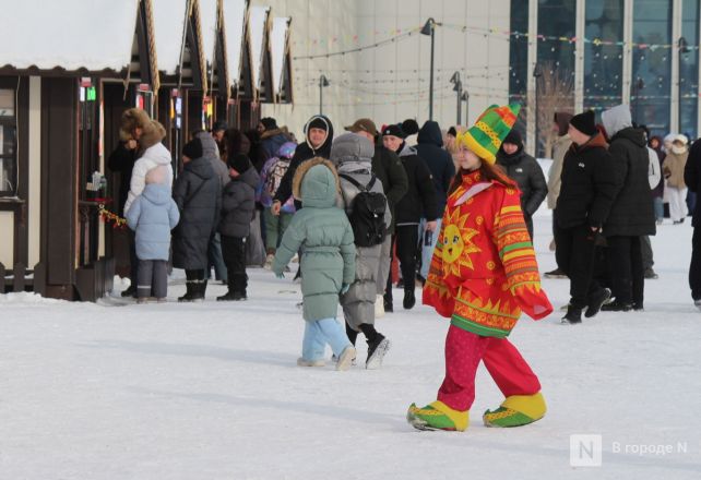 С блинами и в сугробах: как прошла Масленица в Нижнем Новгороде — фоторепортаж - фото 78