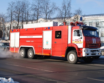 20 человек эвакуировали пожарные из горящего дома в Сормове