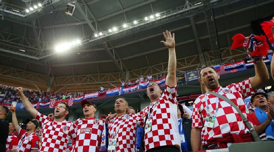 Хорватия получила предупреждение от FIFA за националистический баннер - фото 1