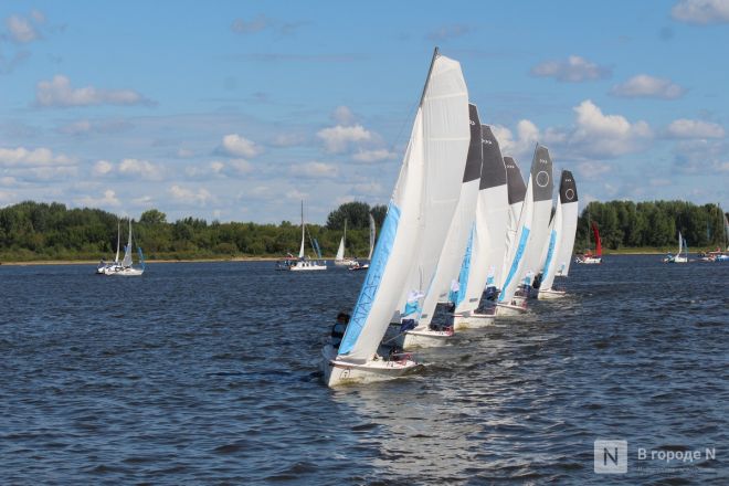 75 яхт и более 500 сапов вышли на Волгу в Нижнем Новгороде в День города - фото 52