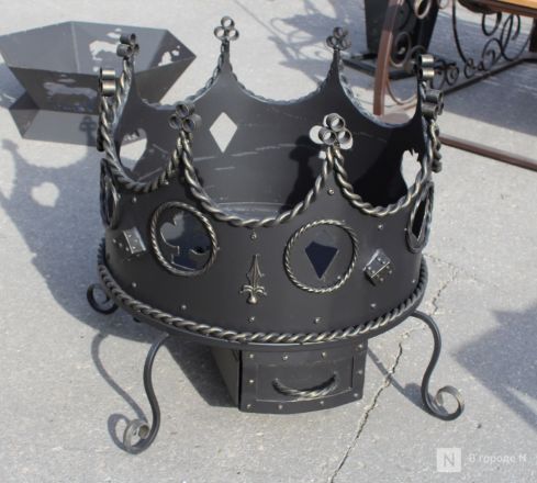 Танк-мангал и деревянные иконы: фоторепортаж с новой выставки от заключенных в Нижнем Новгороде - фото 28