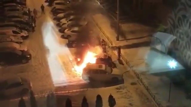 Две иномарки повредило огнем в Нижнем Новгороде - фото 1