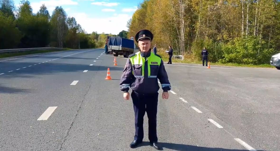 Иномарка влетела в дерево в Нижегородской области: один человек погиб - фото 1