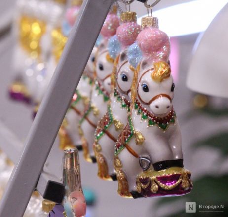 Волшебство из стекла: фоторепортаж с фабрики елочных игрушек в Нижнем Новгороде - фото 16