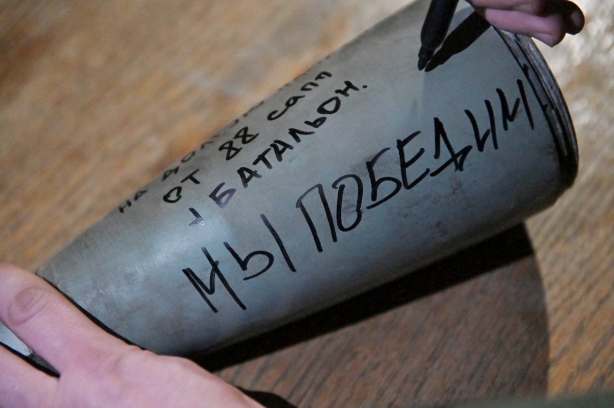 Осколок сбитой вражеской ракеты передали нижегородца участники СВО - фото 1