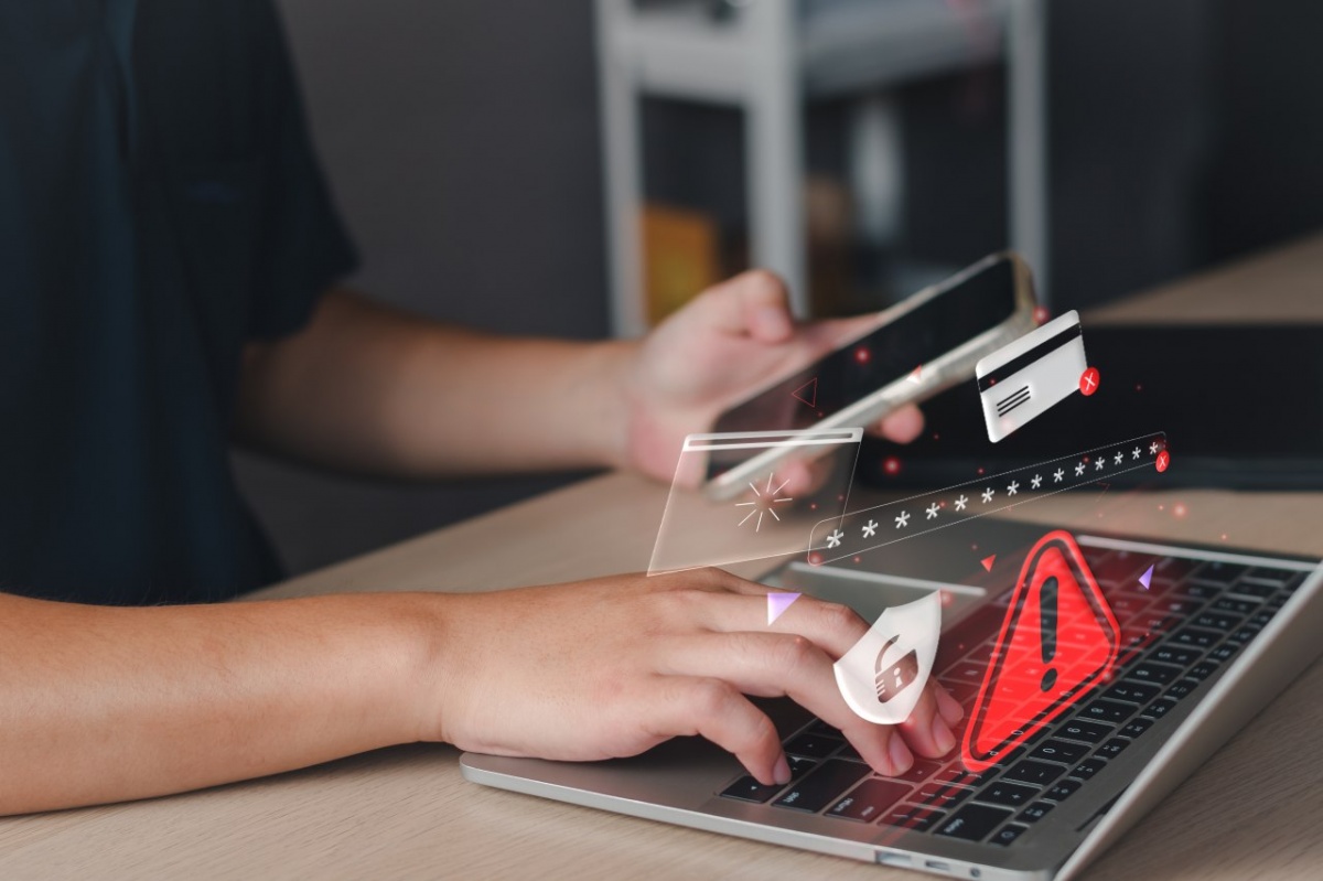 ВТБ предупреждает: отдали карту &laquo;курьеру&raquo; &mdash; стали дропом - фото 1