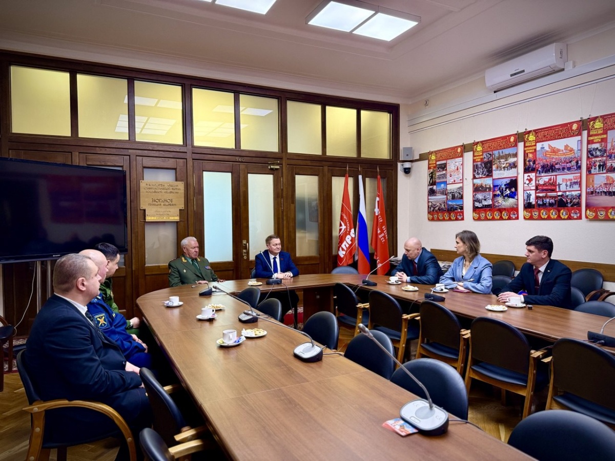 Владислав Егоров поблагодарил военных юристов за помощь бойцам СВО - фото 1