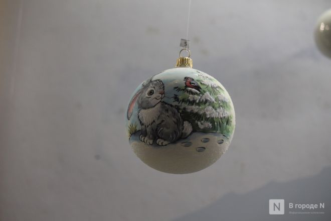 Волшебство из стекла: фоторепортаж с фабрики елочных игрушек в Нижнем Новгороде - фото 161
