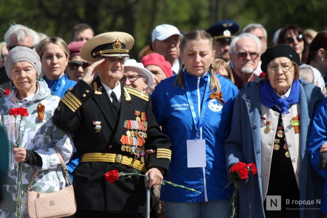Без парада и салюта: как прошел День Победы в Нижнем Новгороде — фоторепортаж - фото 76