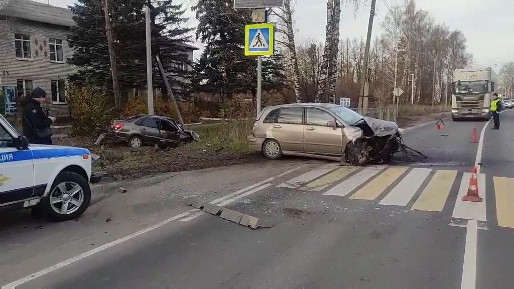 Уходя от наезда на пешехода, водитель «Лады» в Лыскове травмировал двух человек