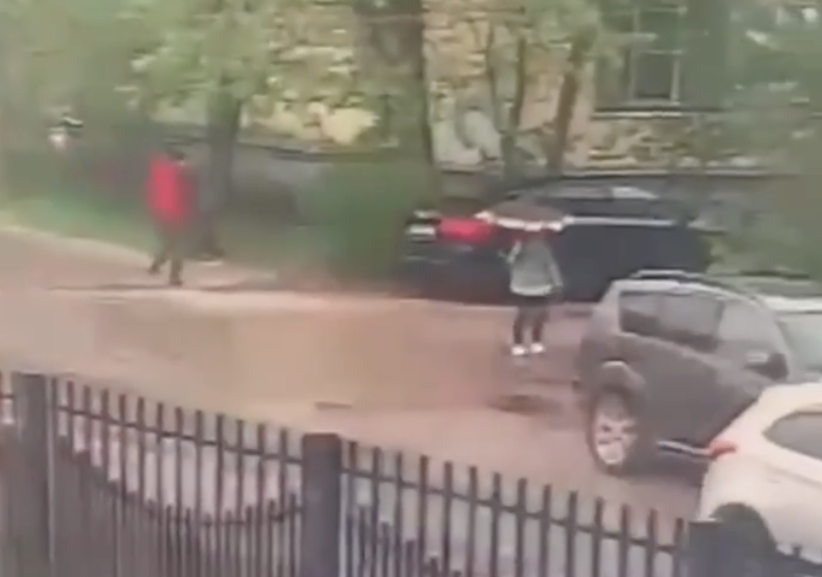 &laquo;Тащил, пока не спугнули&raquo;: мужчина напал на девочку у школы в Нижнем Новгороде - фото 1