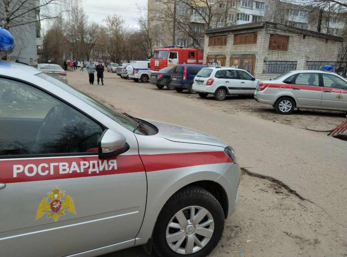 Школу в Дзержинске эвакуировали из-за сообщений о минировании - фото 1