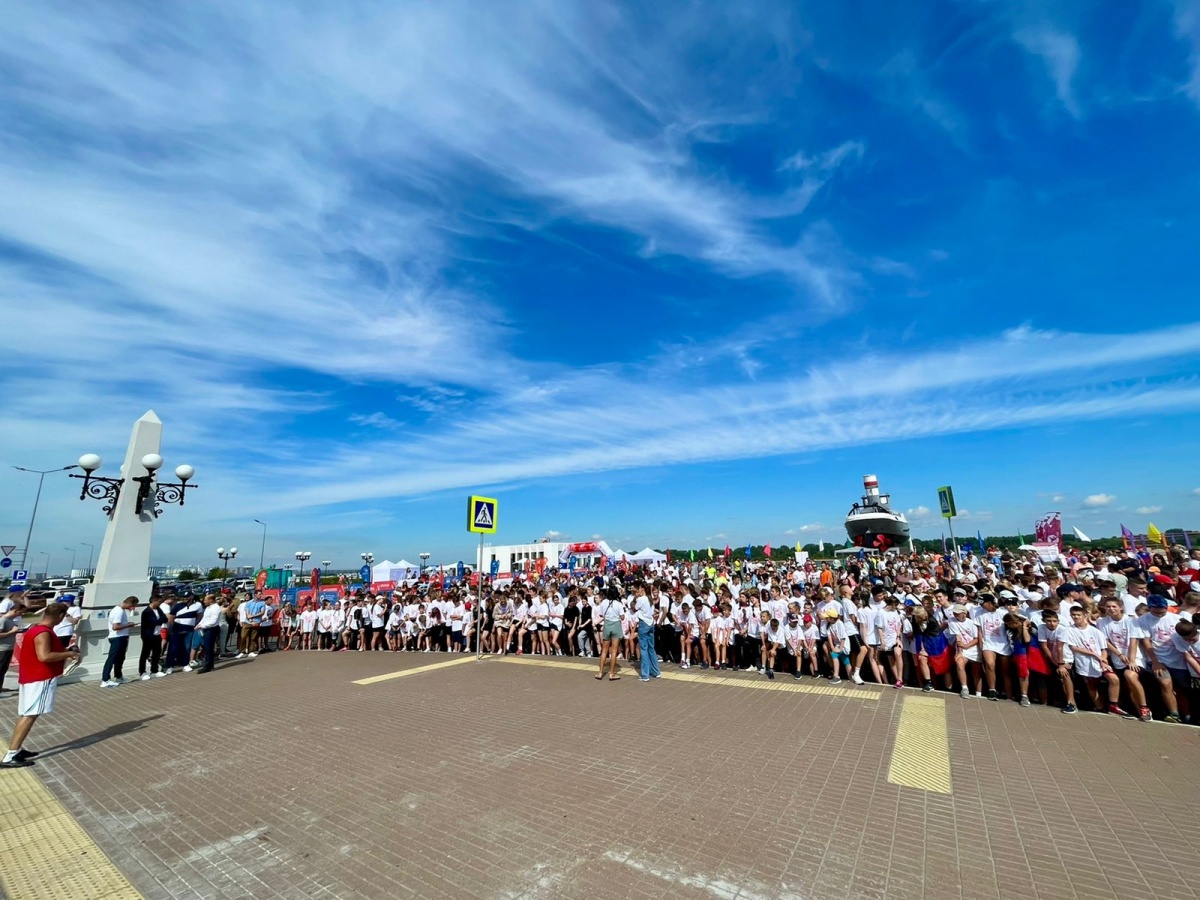 500 нижегородцев поучаствовали в забеге по Чкаловской лестнице - фото 1