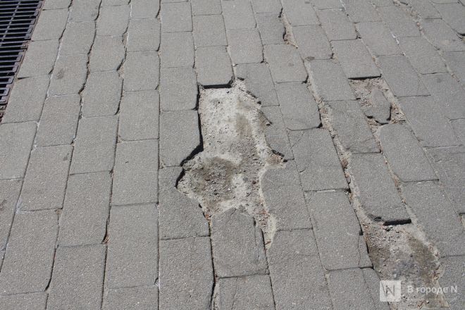 Опасные лестницы и разбитая брусчатка: что не успели отремонтировать  в Нижем Новгороде после зимы - фото 54