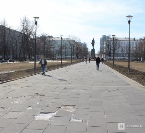 Трещит по швам: как выглядит центр Нижнего Новгорода после аномальной зимы — фоторепортаж - фото 104