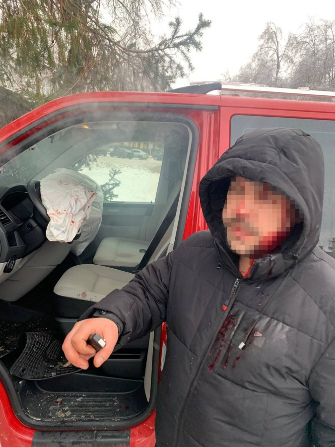 Водитель иномарки снёс дорожные знаки в Сормове и скрылся с места ДТП