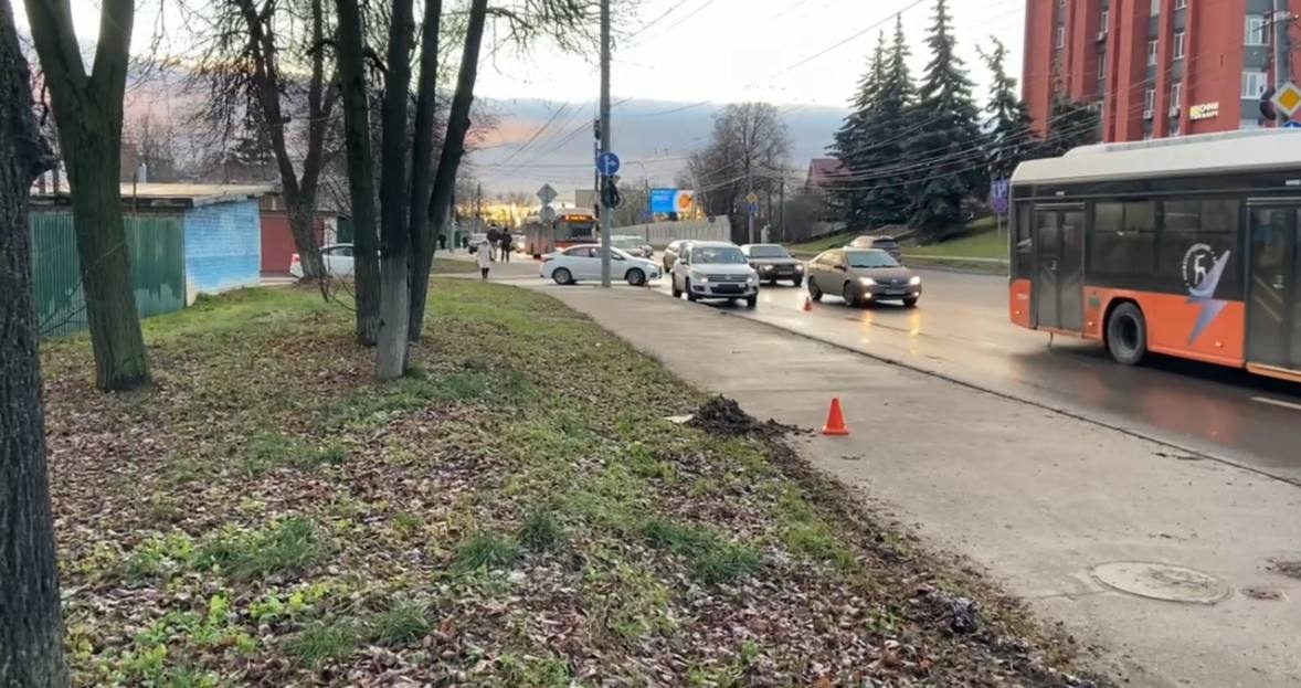 Пешеход пострадал при столкновении двух легковушек в Советском районе - фото 1